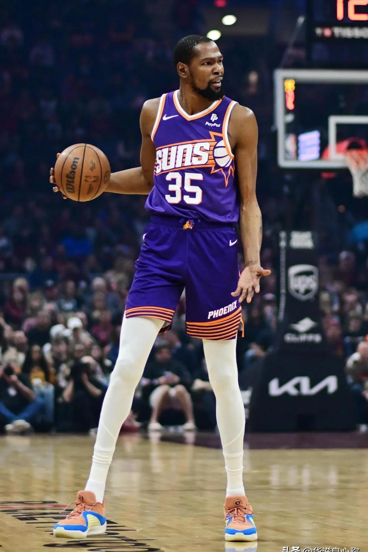 开云体育下载入口-包含杜兰特重返赛场，险胜首场状态出色，老鹰观众沸腾！观众掌声雷动的词条