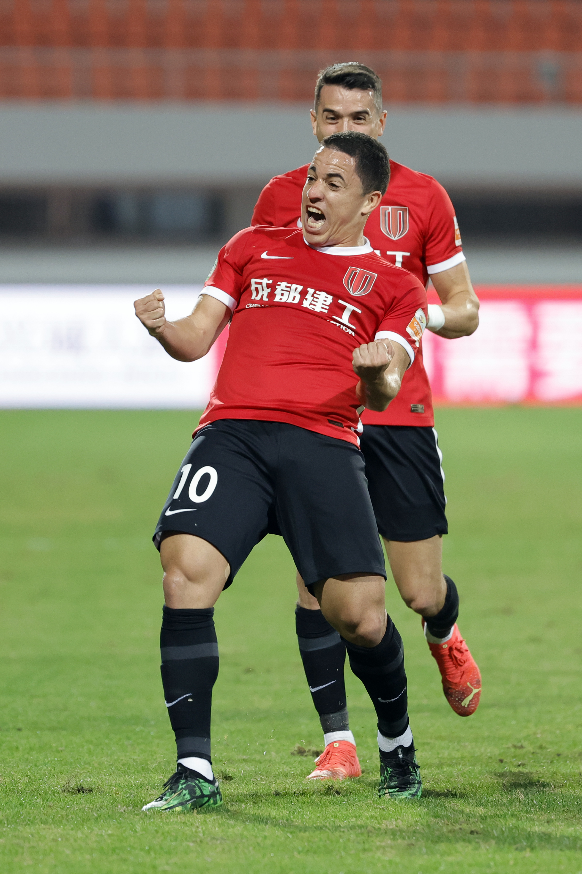 清晨突围战来临,成都蓉城围绕欧冠状态回暖,球迷炸锅,年轻球员得到机会(成都蓉城球迷活动) 清晨突围战来临,成都蓉城围绕欧冠状态回暖,球迷炸锅,年轻球员得到机会(成都蓉城球迷活动)