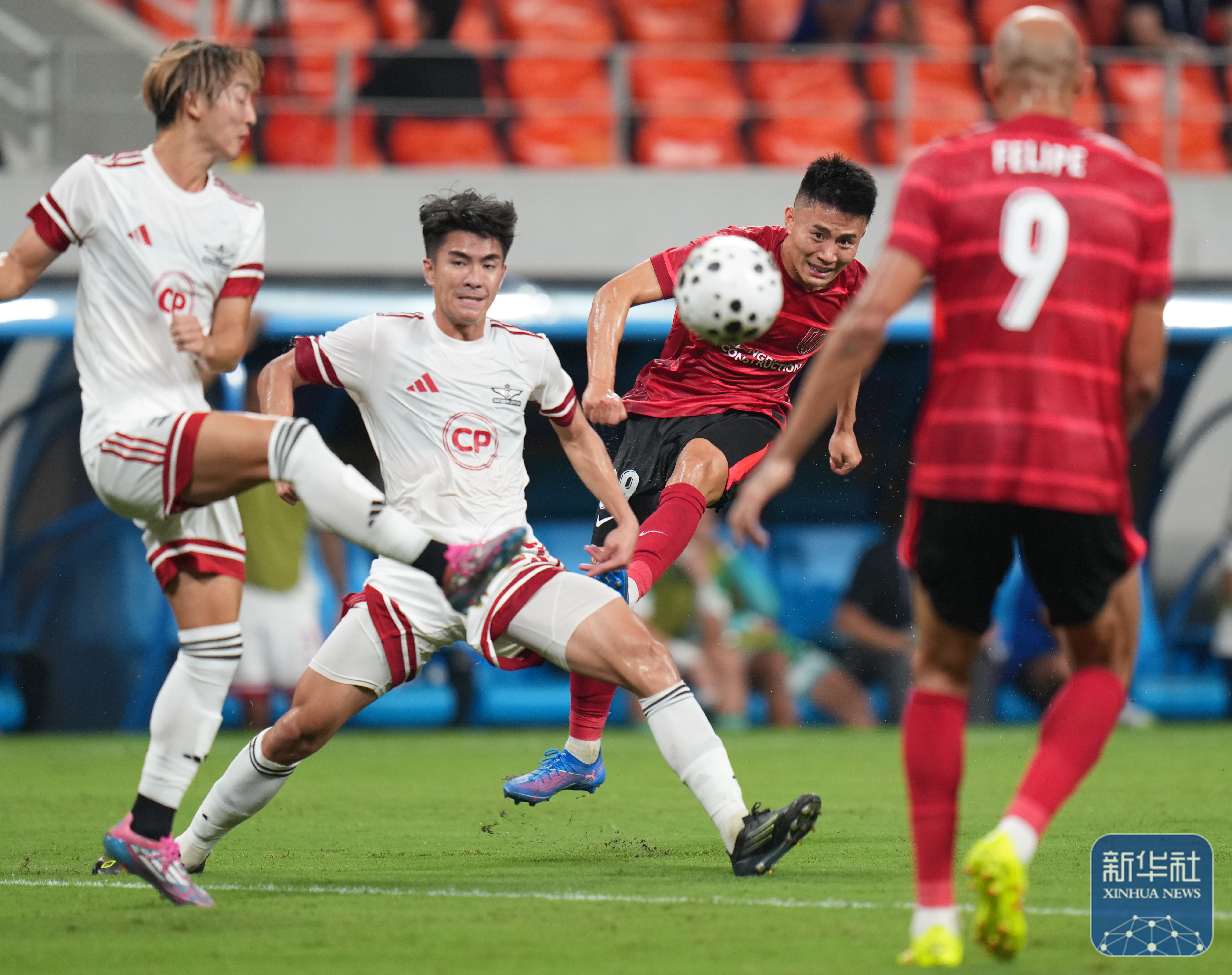 清晨突围战来临,成都蓉城围绕欧冠状态回暖,球迷炸锅,年轻球员得到机会(成都蓉城球迷活动) 清晨突围战来临,成都蓉城围绕欧冠状态回暖,球迷炸锅,年轻球员得到机会(成都蓉城球迷活动)