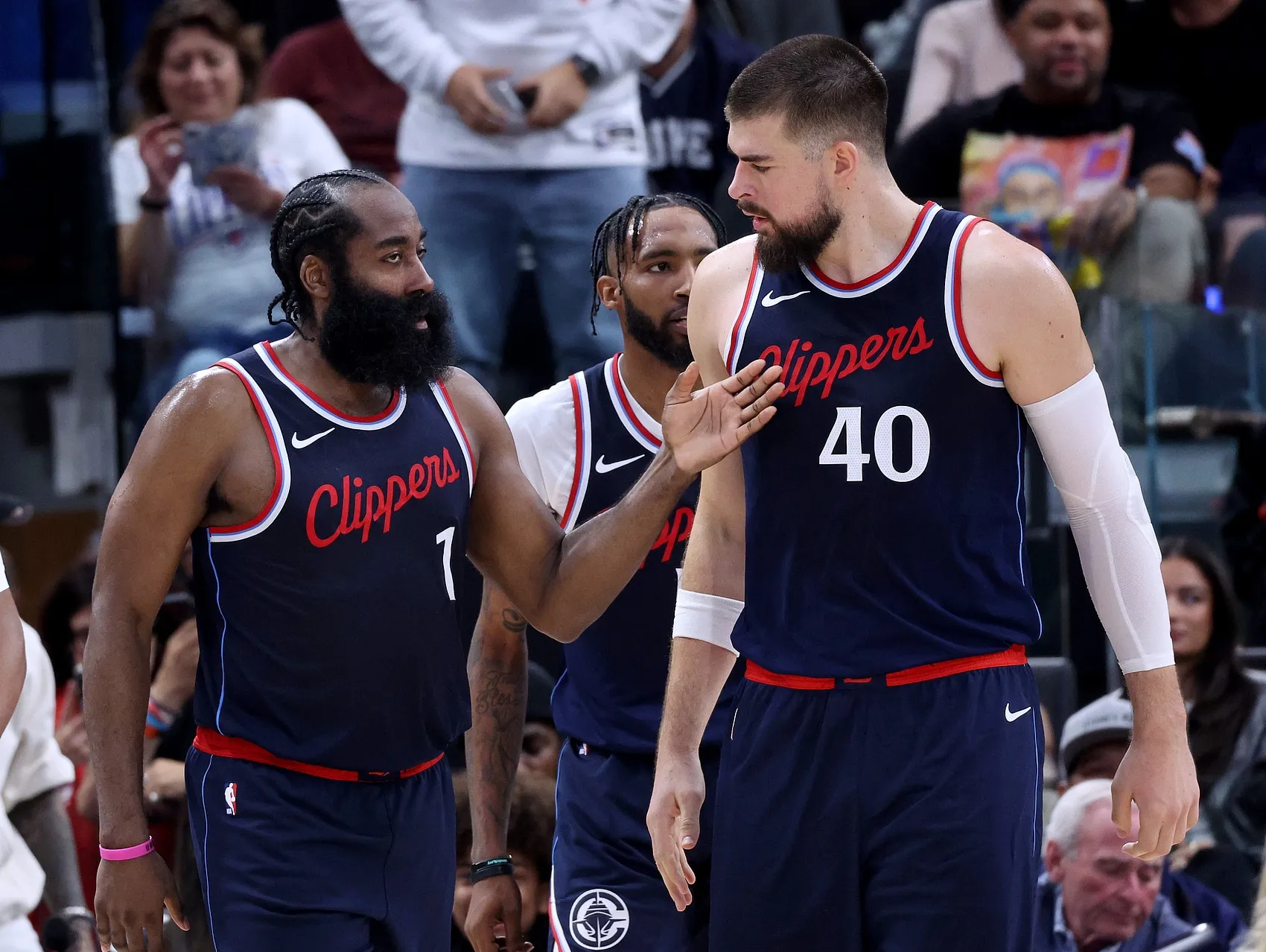 开云体育下载网页版-包含集结日CBA季后赛焦点战，洛杉矶快船门线救险，信心回归，年轻球员得到机会的词条